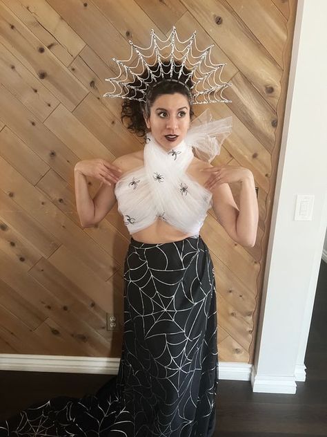 17 Spooky Halloween Costume Ideas for Women Spider Crown Diy, Spider Couple Costume, Spider Queen Costume Diy, Arachne Costume, Spider Lady Costume, Spider Web Costume Women, Spider Halloween Costume Women, Womens Spider Costume, Spider Costume Woman