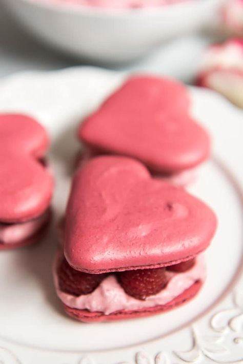 My favorite treat at Disneyland are the oversized Raspberry Rose Macarons from the Jolly Holiday Bakery Cafe at the end of Main Street and these copycat French macarons are as close as I can come to the real thing without going to the park itself! Tart fresh raspberries balance out the sweetness of the raspberry rose cream sandwiched inside delicate, meringue-like macaron cookie shells. Easter Shortbread, Rose Macarons, Raspberry Macaroons, Morning Ideas, Macaron Filling, Shortbread Recipe, Raspberry Rose, Raspberry Cookies, Macaron Cookies