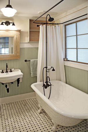 Ways to Style a Bathroom With a Clawfoot Tub Bathrooms With Clawfoot Tubs, Clawfoot Tub Bathroom, Vintage Farmhouse Bathroom, Makeover Kamar Mandi, Craftsman Bathroom, Farmhouse Bathroom Remodel, Vintage Bathroom Decor, Fa Fal, Shower Bathroom