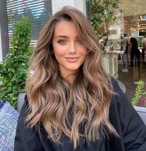 Light Brunette Hair, Rambut Brunette, Kadeřnické Trendy, Brown Hair Inspo, Bronde Hair, Brunette Hair With Highlights, Vlasové Trendy, Brown Hair Balayage, Dark Blonde Hair