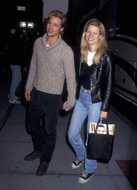 Gwen Paltrow 90s, Gwen Paltrow Style, 1990s Couple, Gwen Paltrow, Brad Pitt Style, Ron Galella, Gwyneth Paltrow, Perfect Jeans, Jennifer Lawrence