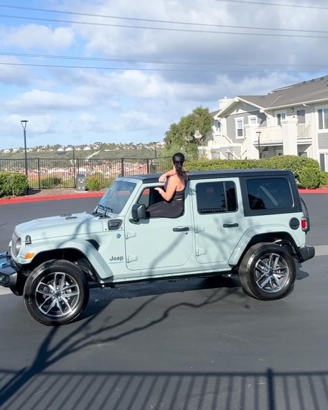 Jeep For Girls, Jeep Wrangler 2 Door, Hair Casual, Suv Jeep, Dream Whip, Jeep Girls, Cars Jeep, Jeep Jeep, Dream Cars Jeep