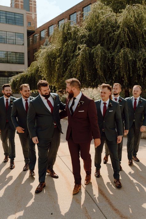 Christmas Wedding Tuxedo Groomsmen, Burgundy Red Suit Men, Groom Burgundy Wedding, Men’s Maroon Suit, Groom Wine Suit, Dark Grey Suit Burgundy Tie, Burgundy Red Wedding Dress, Maroon Mens Wedding Attire, Maroon Suit For Groom