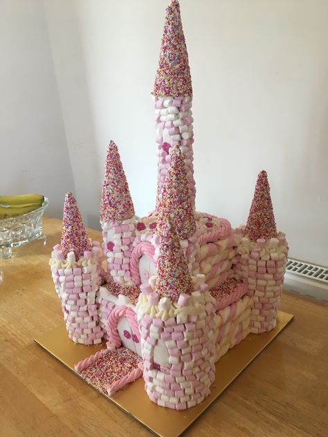 Marshmallow castle cake Diy Castle Cake, Easy Castle Cake, Eloise Birthday, Olive Cake, Building Cake, Mermaid Decorations, Gingerbread Castle, Marshmallow Cake, Castle Project