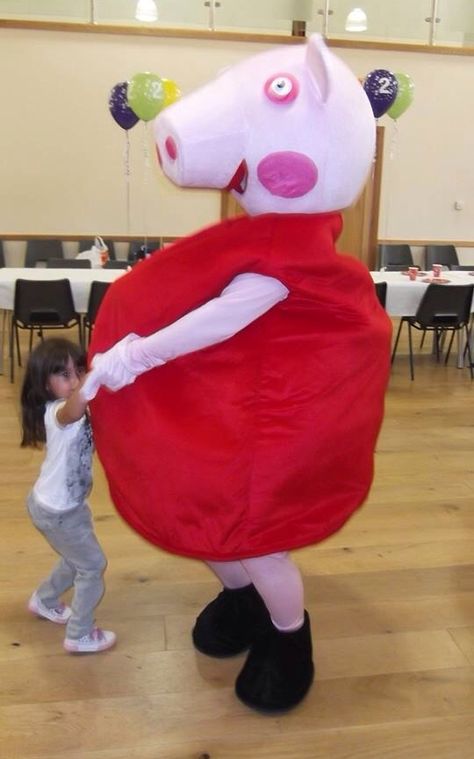 Peppa Pig Mascot, Peps Pig Costume, Peppa Pig Mask, Peppa Halloween, Peppa Pig Halloween Costume, Weird Costumes, Peppa Pig Costume, Pig Outfit, Peppa Pig Outfit