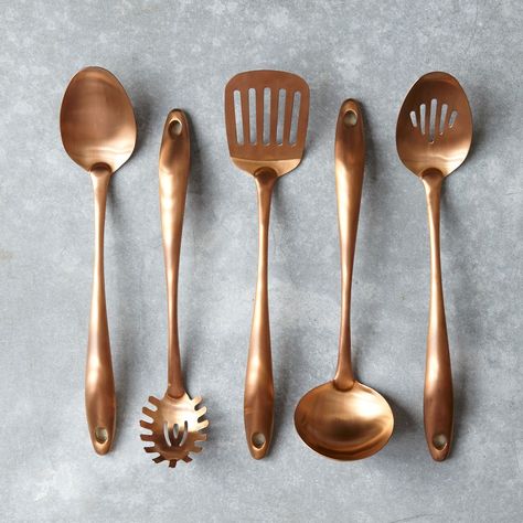 copper cook's tools Kitchen Utensils Design, Royal Kitchen, Smart Tiles, Kitchen Design Decor, Copper Kitchen, New Classic, Dining And Kitchen, Cooking Tools, Kitchen Items