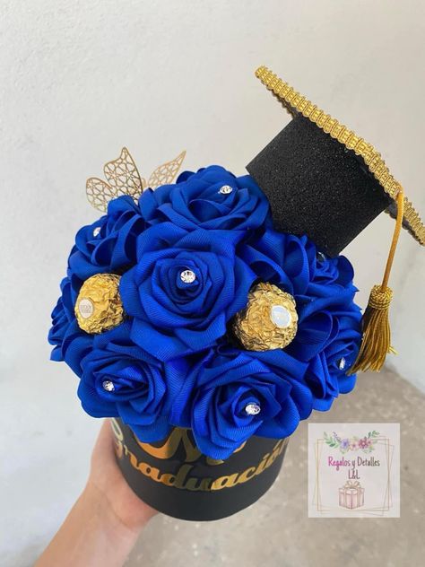 Kindergarten Graduation Party, Man Bouquet, Graduation Bouquet, Graduation Flowers, Graduation Party Centerpieces, Floral Arrangements Diy, Forever Flowers, Kindergarten Graduation, Selfie Ideas Instagram