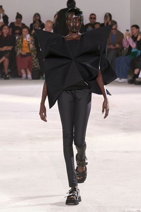 Fashion Victim, Junya Watanabe, Vogue Runway, Spring 2024, Fashion Lover, Color Trends, Clothing Patterns, Chic Outfits, Fashion Forward