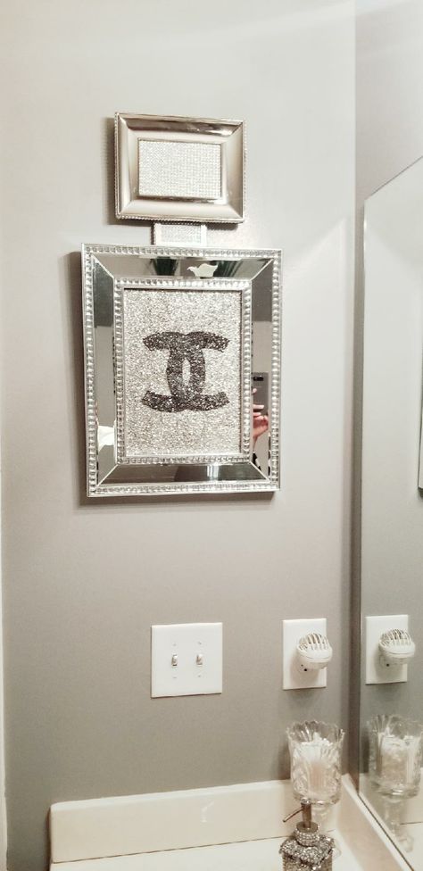 Chanel bottle bathroom wall decor created from Picture frames. Chanel Bottle, Chanel Room, Glam Wall Decor, Fresh Bedroom, Chanel Decor, Home Decor Cute, Glamour Decor, French Style Homes, Salon Suites