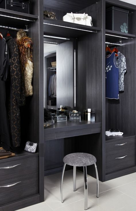 #dressingtable #dressingroom #bedroom #luxurybedroom #luxuryinteriors #interiordesign #blackfurniture Garderobe Room, Vstupná Hala, Closet Mirror, Vanity Bedroom, Bedroom Layout, Dressing Table Design, Bedroom Cupboard Designs, Wardrobe Designs, Closet Layout