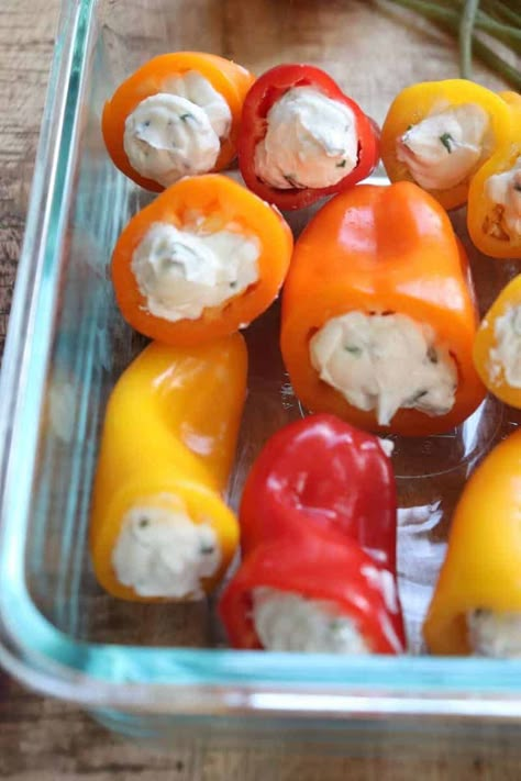 Mini Peppers Recipes, Cream Cheese Snacks, Cream Cheese Stuffed Peppers, Mini Sweet Peppers, Cheese Stuffed Peppers, Stuffed Mini Peppers, Cream Cheese Dips, Appetizers Easy Finger Food, Cheese Snacks