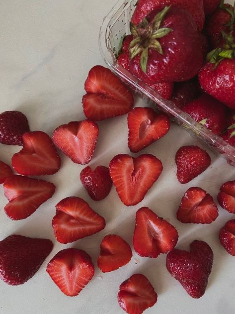 Strawberry Heart, Heart Valentines, Edible Gifts, Food Obsession, Orlando Fl, Pretty Food, I Love Food, Cute Food, Aesthetic Food