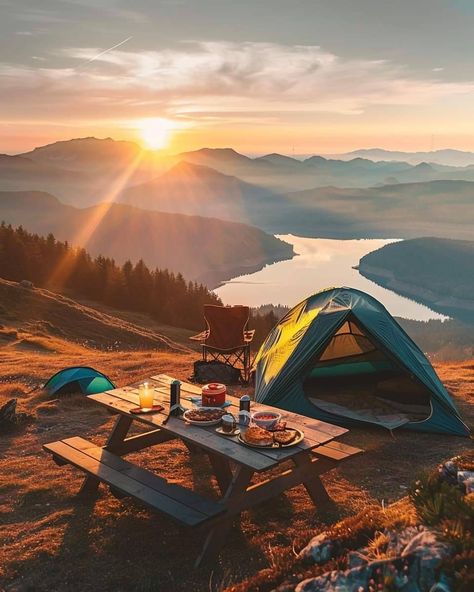 Tent Photography, Romantic Camping, Cozy Camping, Small Beach Houses, Camping Inspiration, Mountain Camping, Camping Aesthetic, Camping Photography, Fall Camping