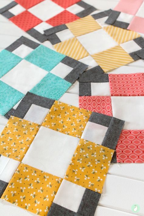 Hopscotch Quilt, Quilt Blocks Easy, Modern Quilt Blocks, Block Quilts, Quilt Modernen, Quilt Care, Scrap Quilt Patterns, Quilt Block Tutorial, Quilts Ideas