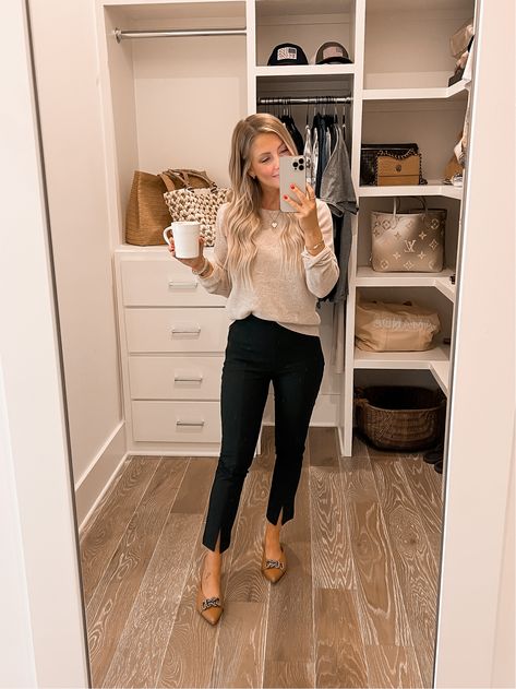 Relaxed Business Casual Work Outfits, Office Sweater Outfit, Casual Work Outfit Winter, Business Casual Sweater, Spring Business Casual Outfits, Fall Business Casual Outfits, Work Attire Women, Buisness Casual, Casual Work Attire