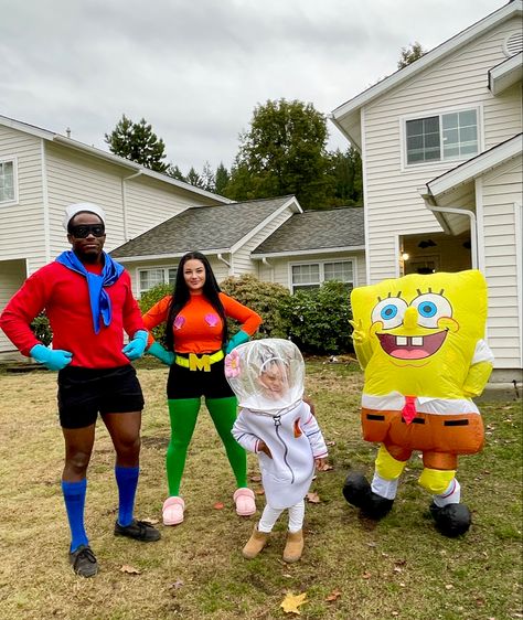 Family costume
Group costume
SpongeBob costume 
Pop culture costume
Nickelodeon costume
Funny family costume Family Spongebob Costumes, Spongebob Family Costume, Spongebob Trunk Or Treat, Spongebob Trunk Or Treat Ideas, Doodlebob Costume, Ideas Disfraz, Spongebob Costume, Spongebob Halloween, Family Halloween Costume