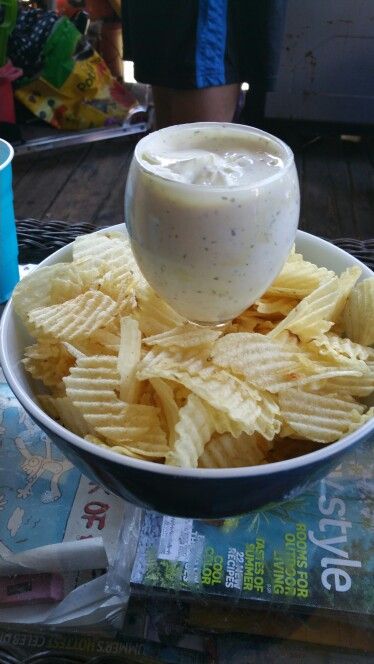 Cute way of displaying chips and dip.  Use a wine glass. Chips And Dip Presentation, Divorce Food Party Ideas, Chips And Dip Display Serving Ideas, Bridal Shower Chips And Dip, Dip And Chips Display, Chips Party Display, Party Chips Display, Food Centerpieces For Party, Chip Bar Party