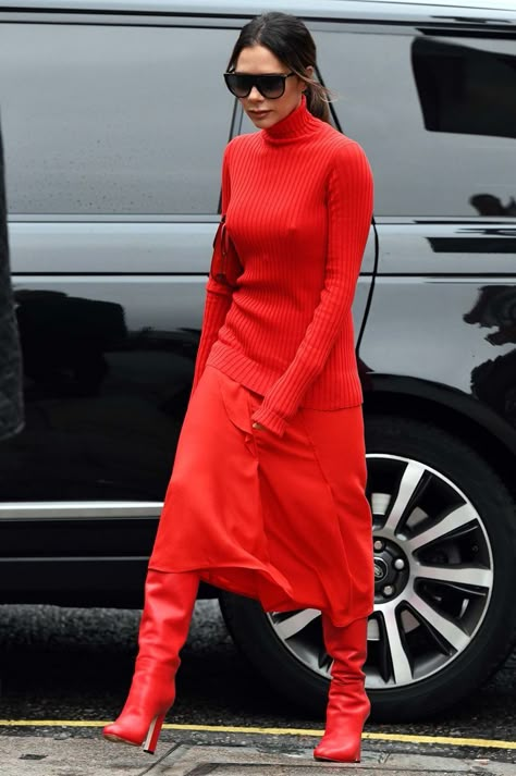 Victoria Beckham Outfits, Monochromatic Fashion, Victoria Beckham Style, Beckham Style, Victoria B, Red Outfits, Woman In Red, Monochromatic Outfit, Red Boots