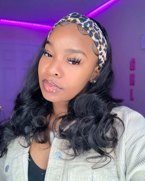 Tymarrahgi on Instagram: “Hi☺️ . . Hair : @ywigs_official 💗” Body Wave Headband Wig, Wigs For Beginners, Black Hair Types, Layered Haircuts With Bangs, Y2k Hairstyles, Hair Headband, Headband Wig, Glueless Wig, Best Wigs