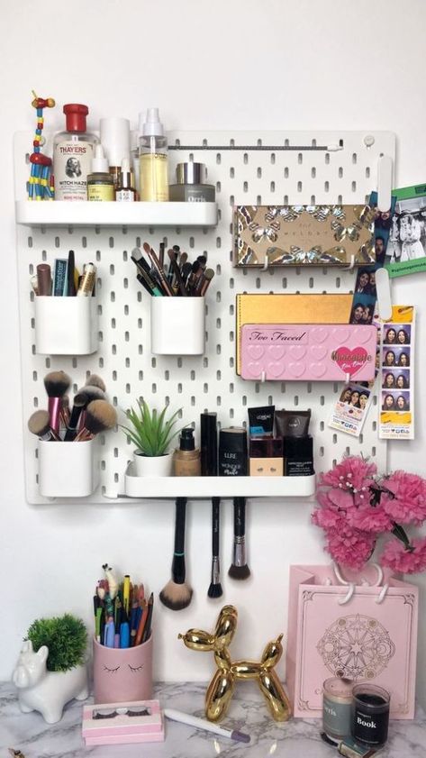 10 Ways To Organize Your Makeup - Society19 Dressing Table Hacks, Built In Dressing Table, Makeup Holders, Ikea Makeup, Ikea Pegboard, Diy Makeup Organizer, Dressing Table Organisation, Rangement Makeup, Makeup Drawer Organization