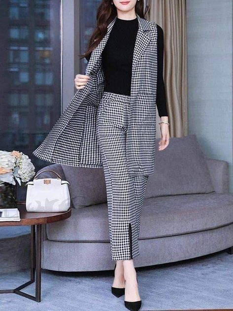 वेस्टर्न ड्रेस, Woman Suit Fashion, Stylish Work Outfits, Stylish Dresses For Girls, Fashion Attire, Fashion Dresses Casual, Designs For Dresses, Stylish Dress Designs, Work Outfits Women