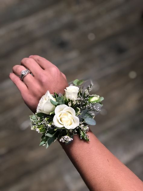 Blue And White Flower Corsage, Corsage Wedding White And Green, Womens Corsage Wedding, White And Greenery Corsage, Eucalyptus Wedding Corsage, Trendy Corsage Ideas, Blue And White Wrist Corsage Wedding, White Rose And Eucalyptus Corsage, White Corsages For Prom