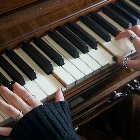 Astoria Greengrass, Terrence Loves You, Piano Aesthetic, Emma Ross, Playing The Piano, Golden Trio, Harry Potter Series, Music Aesthetic, Academia Aesthetic