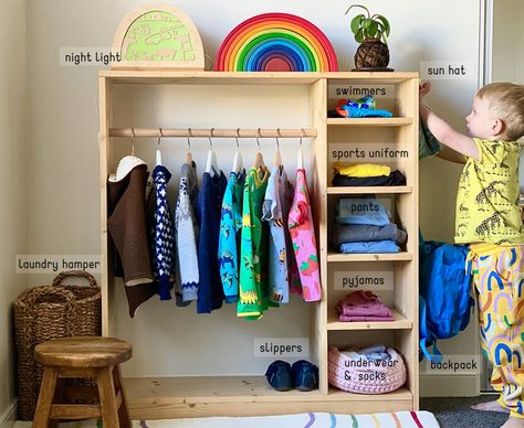 Diy Kids Wardrobe, Diy Montessori Wardrobe, Montessori Closet, Wardrobe Montessori, Montessori Wardrobe, Montessori Toddler Rooms, Childrens Wardrobes, Montessori Bedroom, Montessori Room