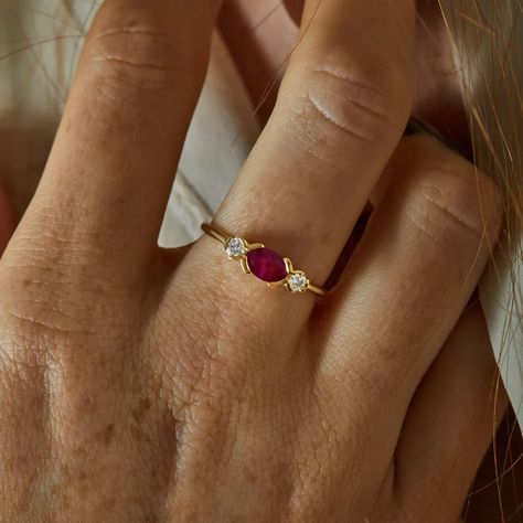 Diamond and Ruby Ring Solid Gold Ring Ruby Gold Ring 14k - Etsy Canada Dianty Ring, Ruby Ring Designs Unique, Ruby Ring Simple, Ruby Signet Ring, Oval Gold Ring, Wedding Ring Modern, Ruby Ring Designs, Diamond And Ruby Ring, Gold Oval Ring