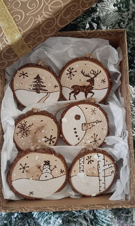 Wood
Wood burned design
Handpainted Xmas Wood Ornaments, Wooden Ornaments On Tree, Wooden Craft Ornaments, Christmas Tree With Wood Ornaments, Holiday Wood Ornaments, Wood Xmas Ornaments Diy, Wood Slice Ornament Burned, Tree Branch Ornaments Wood Slices, Cute Wood Ornaments