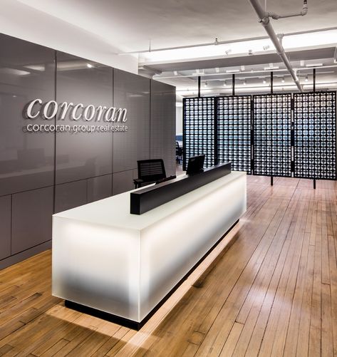 Glass Reception Desk, Office Reception Design, Nyc Office, Reception Desk Design, Office Decor Professional, Corporate Office Design, Office Lobby, Reception Counter, Modern Office Design