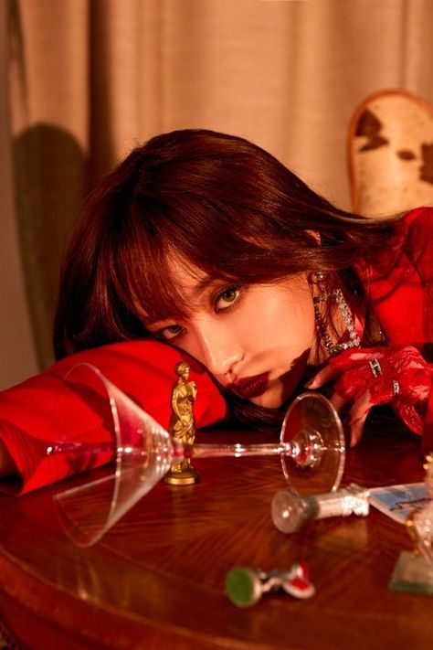 Exid Hani, Debut Photoshoot, Solo Photo, Photoshoot Concept, Poses References, Body Poses, Cinematic Photography, Creative Portraits, Pose Reference Photo