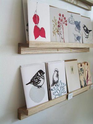 linear display Craft Storage Ideas, Postcard Display, Stall Display, Greeting Card Display, Art And Craft Shows, Craft Fairs Booth, Craft Stalls, Craft Fair Displays, Craft Display