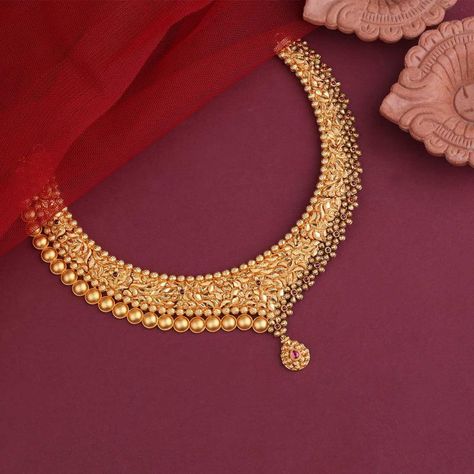 Waman Hari Pethe Sons Waman Hari Pethe Gold Jewellery, Gold Set Design, Gold Jewels Design, Gold Bridal Necklace, Wardrobe Designs, Pretty Jewelry Necklaces, Jewellery Showroom, Pearl Necklace Designs, Jewelry Set Design