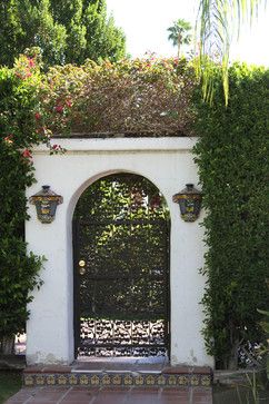 Former Lucille Ball Palm Springs Estate mediterranean landscape #CourtYard #Landscape #Outdoor ༺༺ 🏡 ❤ ℭƘ ༻༻ Tor Design, Mediterranean Landscape, Mediterranean Landscaping, Garden Entrance, Privacy Fences, House Gate Design, Spanish Style Homes, Entrance Design, Mediterranean Home