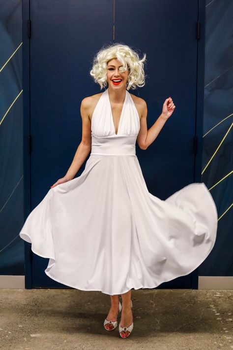 Marilyn Monroe Halloween Costume, Marilyn Monroe Halloween, Marilyn Monroe White Dress, Dorothy Halloween Costume, Flapper Girl Costumes, Marilyn Monroe Outfits, Marilyn Monroe Costume, Blonde Halloween Costumes, Couples Halloween Costumes