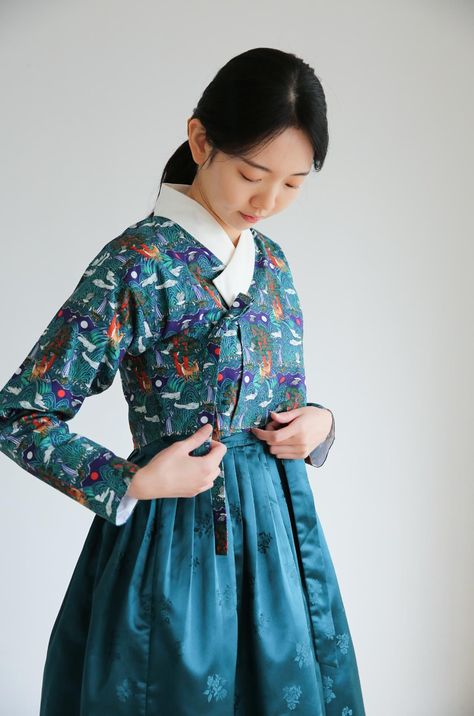 Korean Accessories, Modern Hanbok, Korean Stuff, Korean Casual Outfits, Traditional Korean, Korean Casual, Green Decor, Women's Costumes, Casual Party