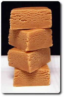 My mom's been making this all my life, only she called it "Burnt Sugar Candy". Turns out it has an actual name! Penuche Fudge, Brown Sugar Fudge, Macedonian Food, Oh Fudge, Milk Candy, Burnt Sugar, Mexican Candy, Caramel Fudge, Colombian Food