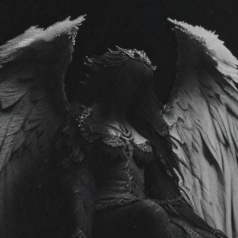 Dark Angel Pfp, Dark Angelcore, Lup Singuratic, Witch King, Gothic Angel, Y2k Profile Picture, Dark Coquette, Aesthetic Core, Emo Pfp