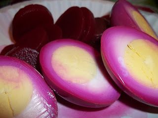 Red Beat Eggs, Pickled Eggs With Beets, Pickled Red Beet Eggs Recipe, Pickeled Eggs, Red Beet Eggs Recipe, Spicy Pickled Eggs, Picked Eggs, Pickled Eggs Recipe, Pickled Eggs