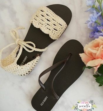 Slippers Haken, Crochet Flip Flops, Beau Crochet, Diy Sandals, Sandals Patterns, Crochet Slipper Pattern, Crochet Mignon, Mode Crochet, Crochet Sandals