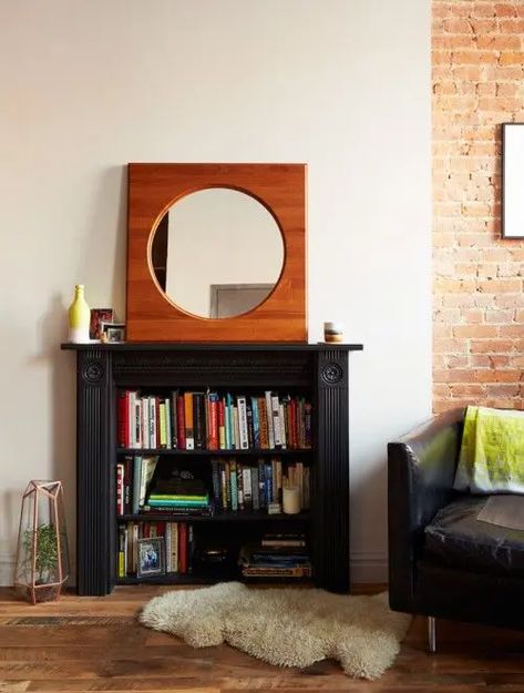 Picture of a built in fireplace with a vintage black mantel and bookshelves built in for storage is a very creative and practical idea Empty Fireplace Ideas, Shabby Chic Fireplace, Fireplace Bookcase, Unused Fireplace, Casa Hobbit, Fireplace Bookshelves, Old Fireplace, Bright Living Room, Faux Fireplace