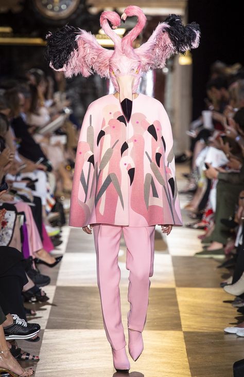 Flamingo Fashion, Flamingo Costume, Fashion Figure Drawing, Alice Wonderland, Met Gala Red Carpet, Fashion Themes, Crazy Outfits, Fashion Figures, Couture Runway