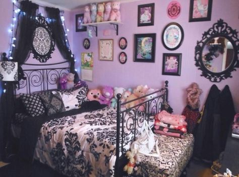 Emo tumblr bedroom Goth Room Ideas, Emo Bedroom, Pastel Goth Room, Goth Bedroom Ideas, Bedroom Pastel, Goth Diy, Goth Room, Zimmer Diy, Chambre Inspo