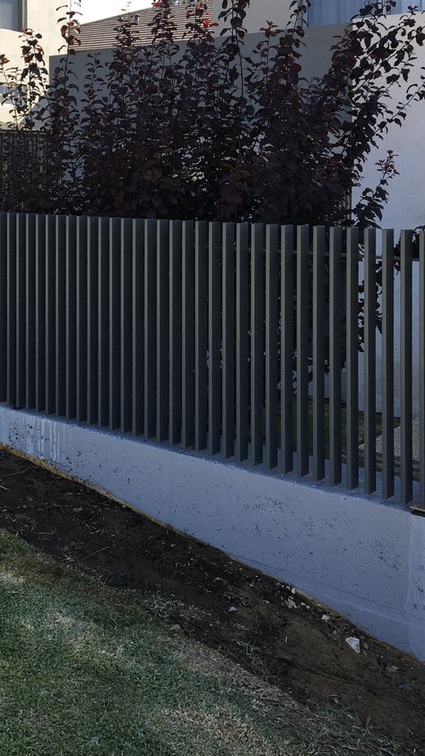 Fence Designs Modern, Low Front Fence Ideas, Fence For Front Of House, Perimeter Fence Design Modern, Low Fence Design, Front Fence With Gate, Front Fences And Gates, Yard Wall Design, Modern Front Fence