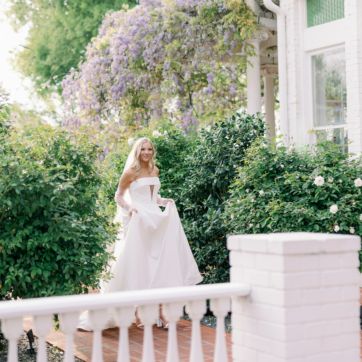 Woodbine Mansion Austin, Wisteria Backdrop, Woodbine Mansion, Bouquet Photo, March Wedding, Garden Venue, Wedding Tent, Wedding Venues Texas, Outdoor Weddings