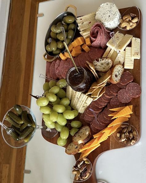 Halal Charcuterie Board Ideas Halal Charcuterie Board, Charcuterie Board Ideas, Halal Food, Halal Recipes, Charcuterie Boards, Board Ideas, Charcuterie Board, Quick Saves