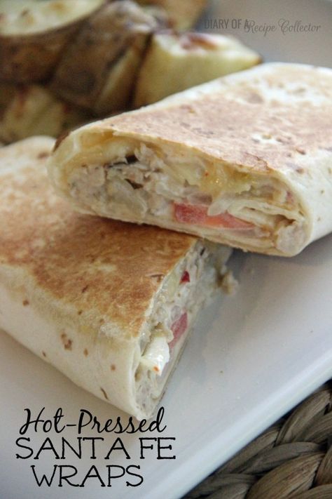 Hot-Pressed Santa Fe Wraps - Hot and melty wraps filled with chicken, pepperjack, sauteed onions, tomatoes, and a mexi-ranch sauce... Sauteed Onions, Crunchwrap Supreme, Buffalo Chicken Wraps, Lunch Box Bento, Chicken Food, Tasty Foods, Dessert Food, Wrap Recipes, Wrap Sandwiches