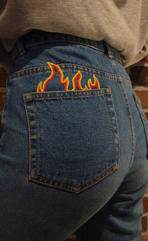 Custom Jeans Diy, Embroidery Jeans Diy, Painted Clothes Diy, Clothes Embroidery Diy, Haine Diy, Denim Embroidery, Textil Design, Diy Clothes Design, Custom Jeans