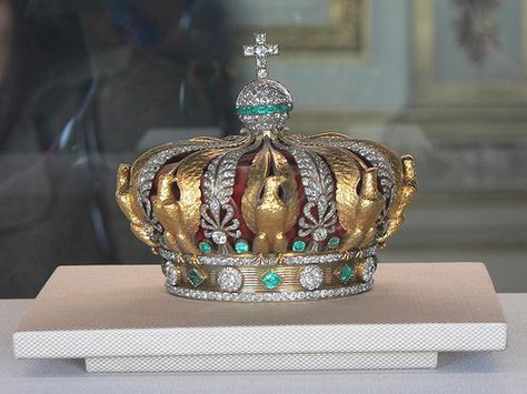 Coronation Crown of Louis XV | Royal Crown Jewels, Royal Crowns, Royal Tiaras, Family Jewels, Napoleon Iii, Royal Families, Royal Jewels, Royal Jewelry, Crown Royal